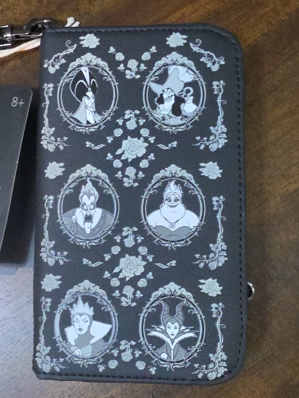 Disney Villains
Loungefly Disney Villains Frame Glow-In-The-Dark Tech Wallet